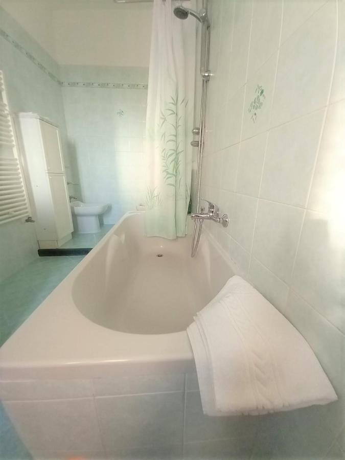 Olindo Apartment E Cristina Apartments Віко-Екуенсе Екстер'єр фото
