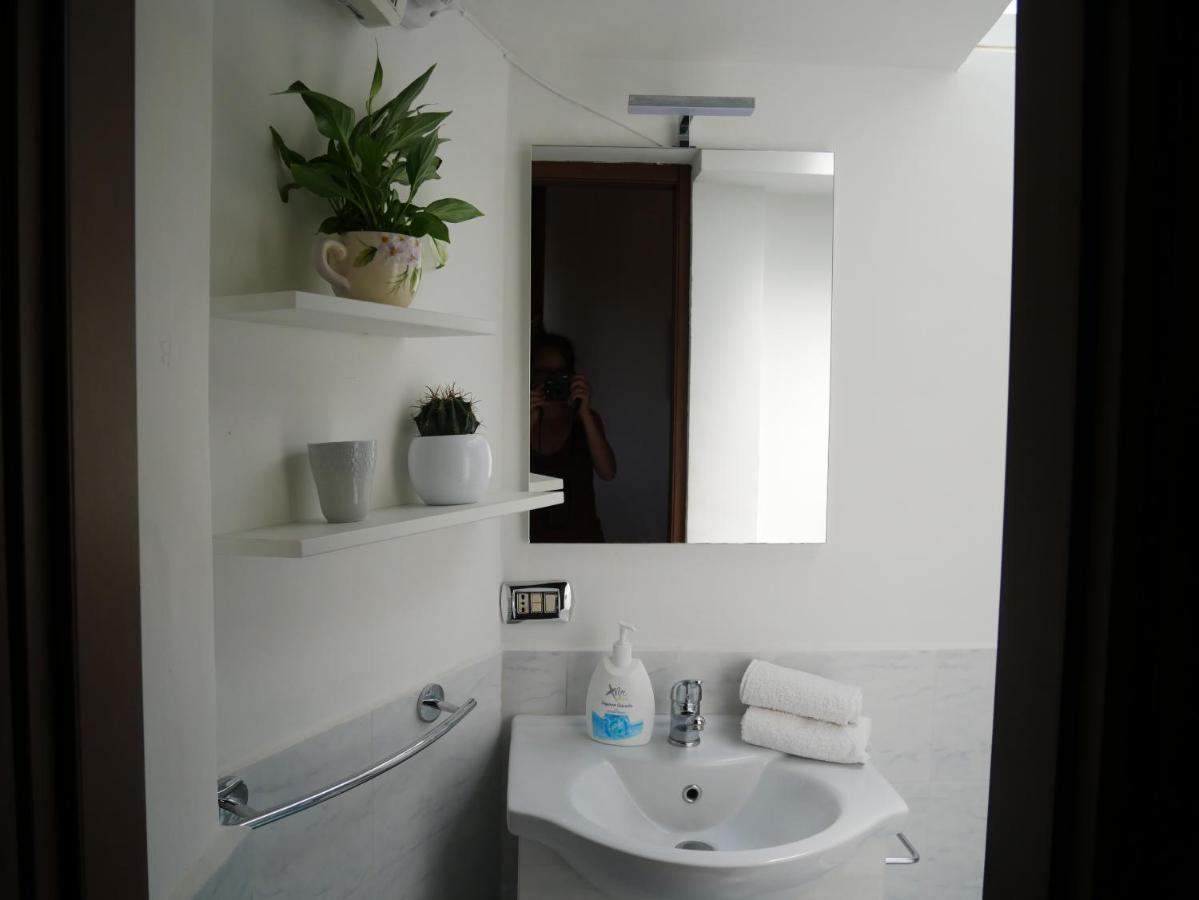 Olindo Apartment E Cristina Apartments Віко-Екуенсе Екстер'єр фото